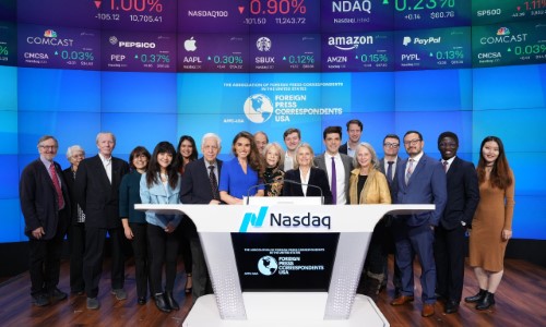 Associação de Correspondentes da Imprensa Estrangeira nos Estados Unidos visita o Nasdaq MarketSite na Times Square